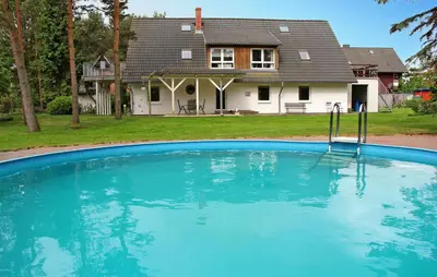 Der Swimmingpool an oder in der Nähe von Ferienwohnung Pruchten