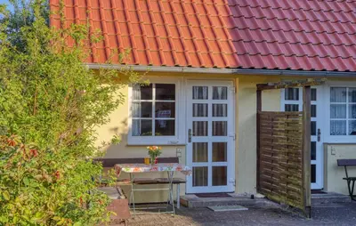 Das Gebäude in dem sich das Ferienhaus befindet
