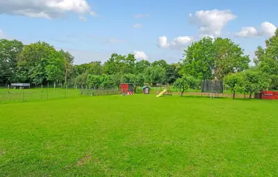 Ein Garten an der Unterkunft Ferienhaus Saal Ot Hessenburg