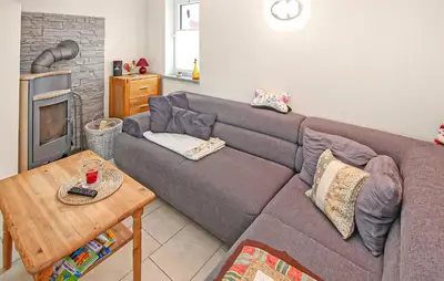 Ein Sitzbereich in der Unterkunft Ferienwohnung Bodstedt