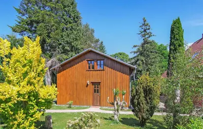 Ein Garten an der Unterkunft Ferienwohnung Bodstedt