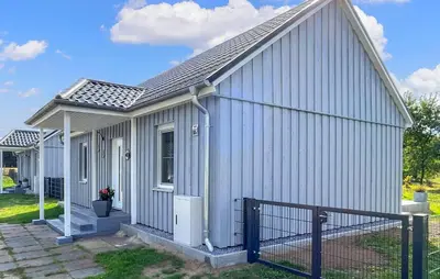 Das Gebäude in dem sich das Ferienhaus befindet