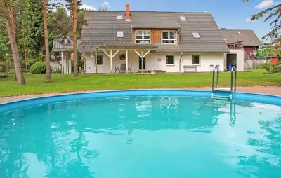 Der Swimmingpool an oder in der Nähe von Ferienwohnung Pruchten