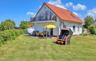 Ein Garten an der Unterkunft Ferienwohnung Fuhlendorf