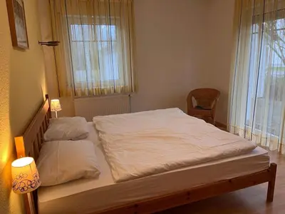 Ein Bett oder Betten in einem Zimmer der Unterkunft Zingst Wohnung 1 Darßer Weg 30a