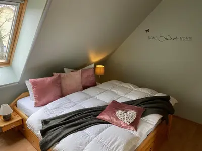 Ein Bett oder Betten in einem Zimmer der Unterkunft Ferienhaus mit Sauna b