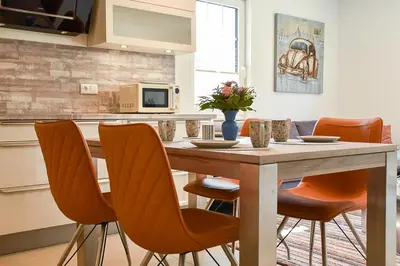 Küche/Küchenzeile in der Unterkunft Yvette 1 - Idyllisches Ferienhaus - Ihr Platz für Erholung in Zingst