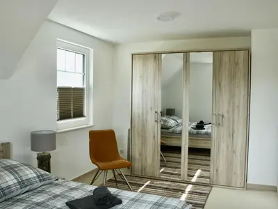 Ein Bett oder Betten in einem Zimmer der Unterkunft Yvette 1 - Idyllisches Ferienhaus - Ihr Platz für Erholung in Zingst