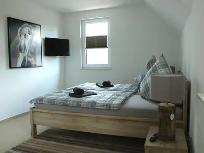 Ein Bett oder Betten in einem Zimmer der Unterkunft Yvette 1 - Idyllisches Ferienhaus - Ihr Platz für Erholung in Zingst