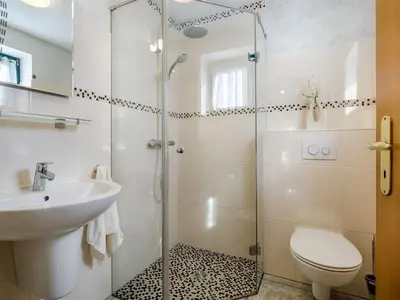 Ein Badezimmer in der Unterkunft Am Rotdorn Modern retreat
