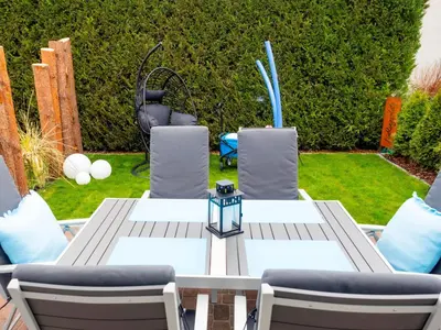 Ein Garten an der Unterkunft Haus Ostseezwilling 2