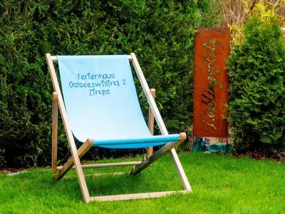 Ein Garten an der Unterkunft Haus Ostseezwilling 2