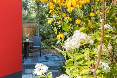 Ein Garten an der Unterkunft Kleine Rotbuche