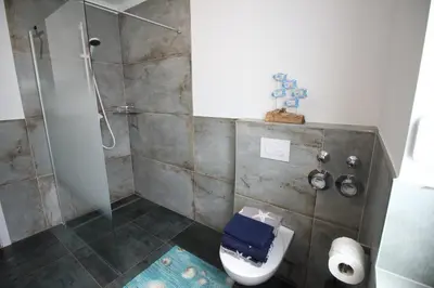 Ein Badezimmer in der Unterkunft Deichperle-modern & ruhige Lage
