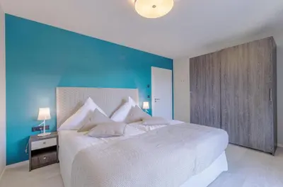 Ein Bett oder Betten in einem Zimmer der Unterkunft 5 Sterne Ferienwohnung Strandblick