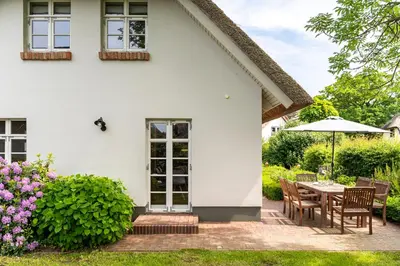 Ein Garten an der Unterkunft Landhaus Born