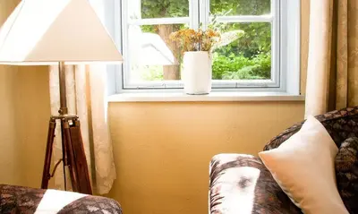 Ein Sitzbereich in der Unterkunft Haus zu den Büschen 01