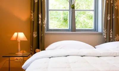 Ein Bett oder Betten in einem Zimmer der Unterkunft Haus zu den Büschen 01