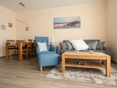 Ein Sitzbereich in der Unterkunft Strandstraße 16 - Wohnung 1