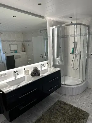 Ein Badezimmer in der Unterkunft Villa Blau Wohnung 01Suite