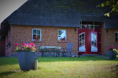 Ein Garten an der Unterkunft Bauernhaus Dierhagen