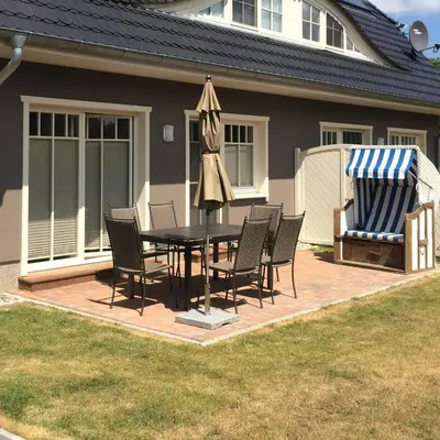 Das Gebäude in dem sich das Ferienhaus befindet