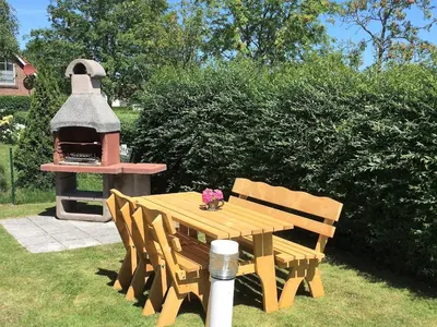 Ein Garten an der Unterkunft Donnerkeil