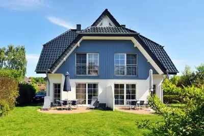 Das Gebäude in dem sich das Ferienhaus befindet