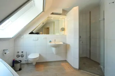 Ein Badezimmer in der Unterkunft Boddenkieker - b48395