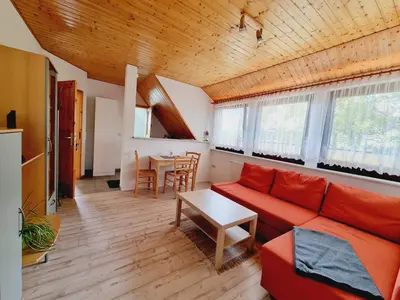 Ein Sitzbereich in der Unterkunft Pension & Wirtshaus ''Tun Eikkoter'' Eichkatze
