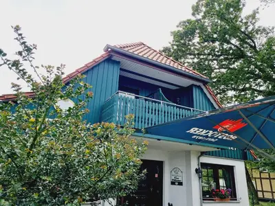 Das Gebäude in dem sich die Ferienwohnung befindet