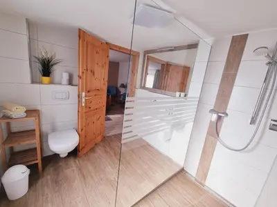 Ein Badezimmer in der Unterkunft Pension & Wirtshaus ''Tun Eikkoter'' Kobel III