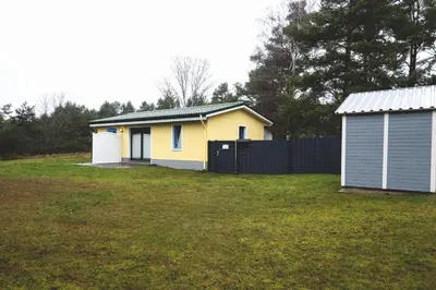 Das Gebäude in dem sich das Ferienhaus befindet
