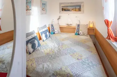 Ein Bett oder Betten in einem Zimmer der Unterkunft Bodden Paradise Cottage - b65141