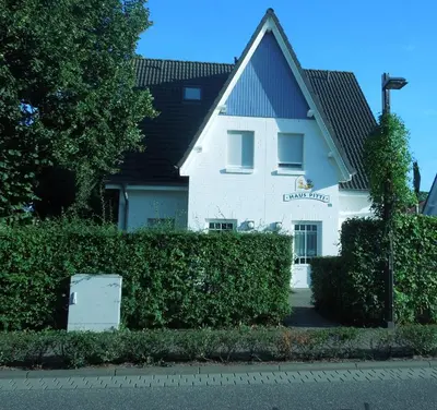 Das Gebäude in dem sich das Ferienhaus befindet