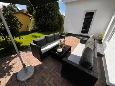 Ein Sitzbereich in der Unterkunft Ferienwohnung in Ostsee Nähe