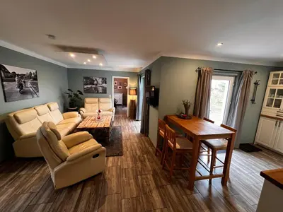 Ein Sitzbereich in der Unterkunft Ferienwohnung in Ostsee Nähe