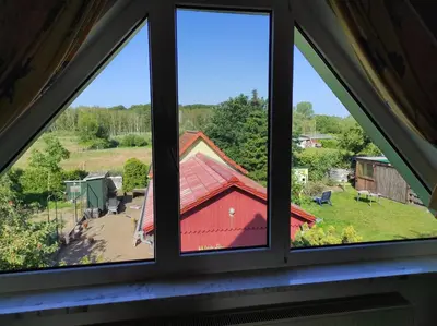 Ein Garten an der Unterkunft FeWo in Barth 