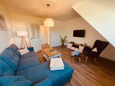 Ein Sitzbereich in der Unterkunft Holmblick - Boddenblick, Balkon, 2 Schlafzimmer, 4 Personen