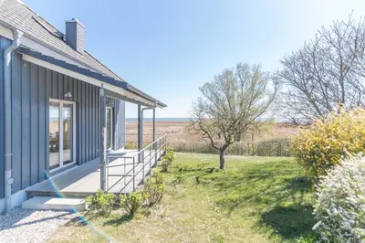 Das Gebäude in dem sich das Ferienhaus befindet