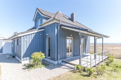 Das Gebäude in dem sich das Ferienhaus befindet