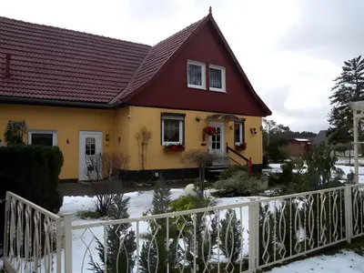 Das Gebäude in dem sich die Ferienwohnung befindet