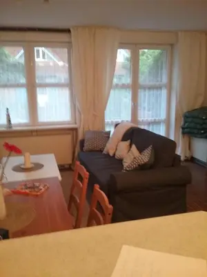 Ein Sitzbereich in der Unterkunft Ferienwohnung im Kapitänsgarten in Prerow