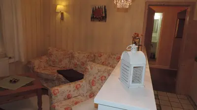 Ein Sitzbereich in der Unterkunft Haus Sonneneck 2 - b65941