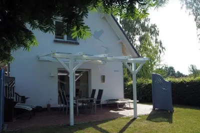 Das Gebäude in dem sich das Ferienhaus befindet