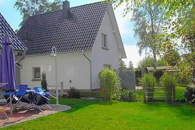 Ein Garten an der Unterkunft StrandglückHaus Sophie
