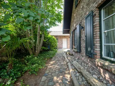 Das Gebäude in dem sich das Ferienhaus befindet