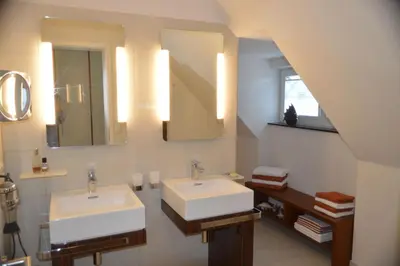 Ein Badezimmer in der Unterkunft Friedenstr 20 b Les Belles Haus Davide Wg 11 