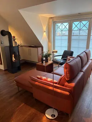 Ein Sitzbereich in der Unterkunft Friedenstr 20 b Les Belles Haus Davide Wg 11 