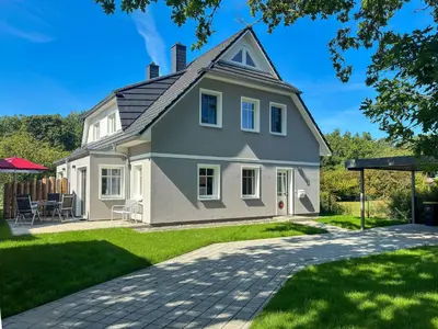 Das Gebäude in dem sich das Ferienhaus befindet